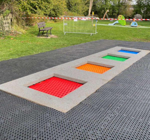 Conception des trampolines sur mesure pour les aires de jeux exterieur